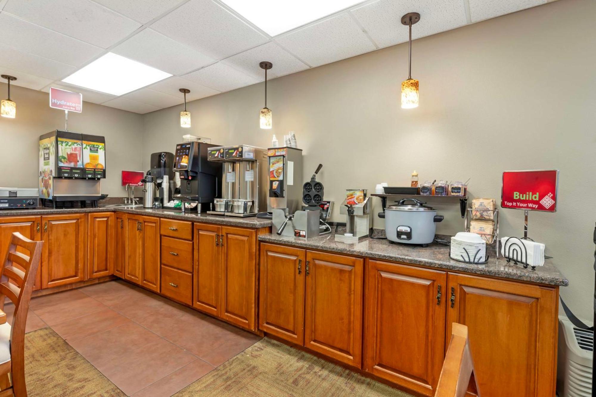 Best Western Plus Concord Inn Миноккуа Экстерьер фото