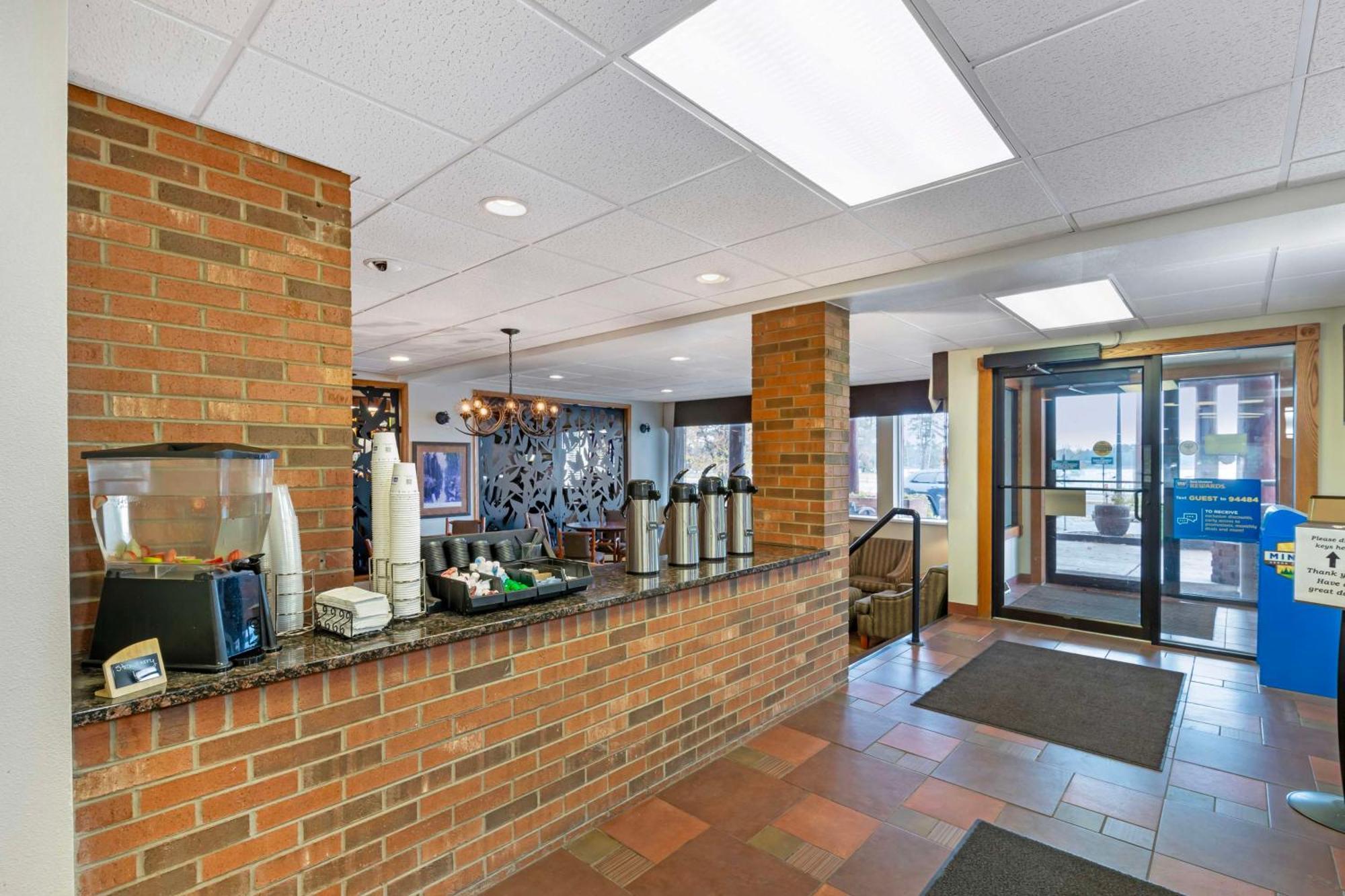 Best Western Plus Concord Inn Миноккуа Экстерьер фото